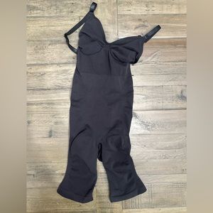 NWT MID THIGH SEAMLESS SCULPT BODYSUIT